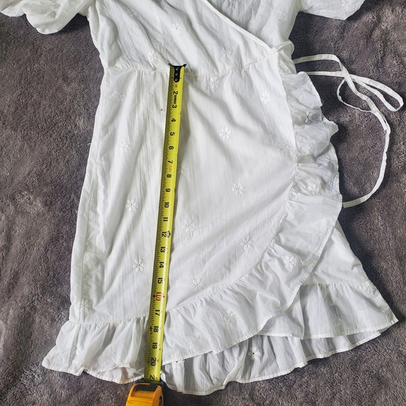 Elegant White Wrap Dress - Picture 4 of 7